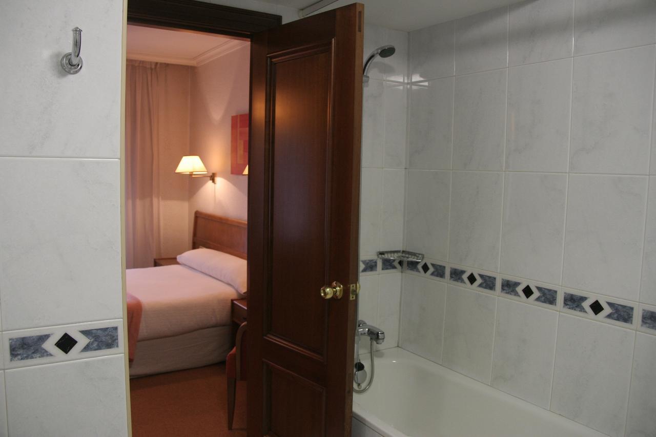 Hostal Gran Via Віго Екстер'єр фото